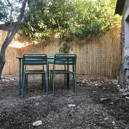 Maisonnette Independante Avec Jardin/Patio Nimes Exterior photo