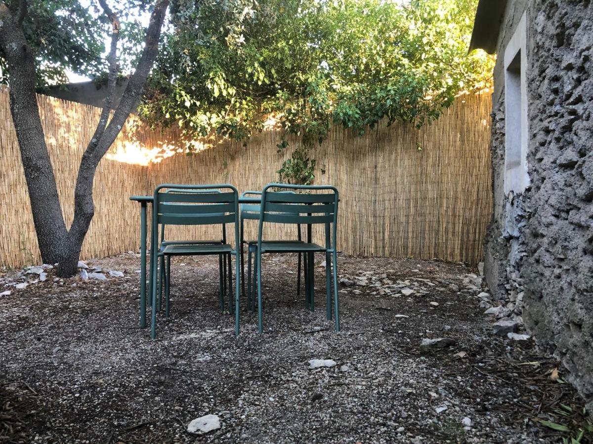 Maisonnette Independante Avec Jardin/Patio Nimes Exterior photo